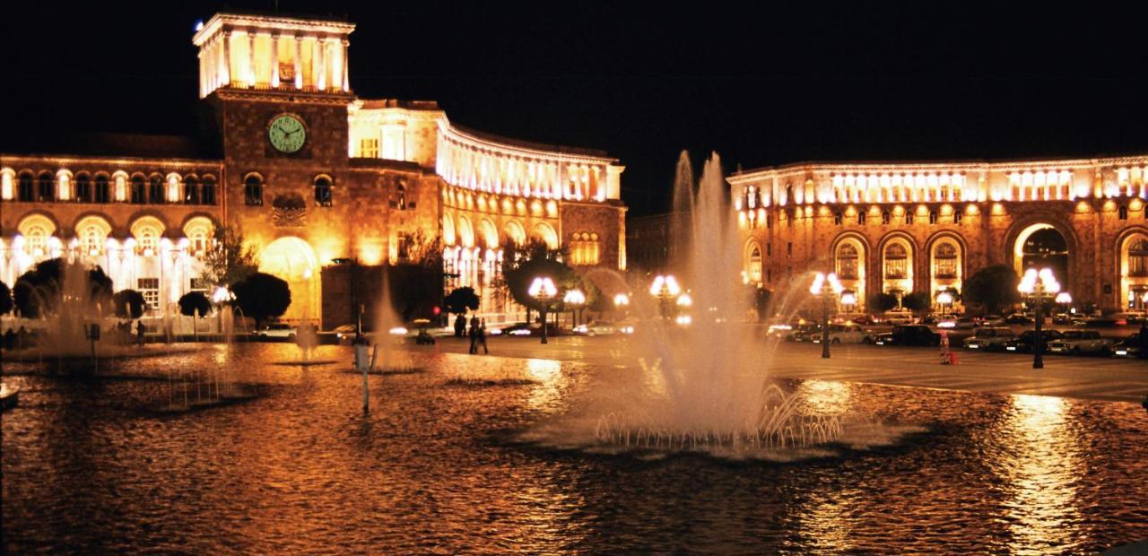 Hotel Meg Yerevan Bagian luar foto